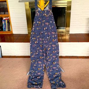 Adorable Duluth Women’s Bib Overalls. Size M x31